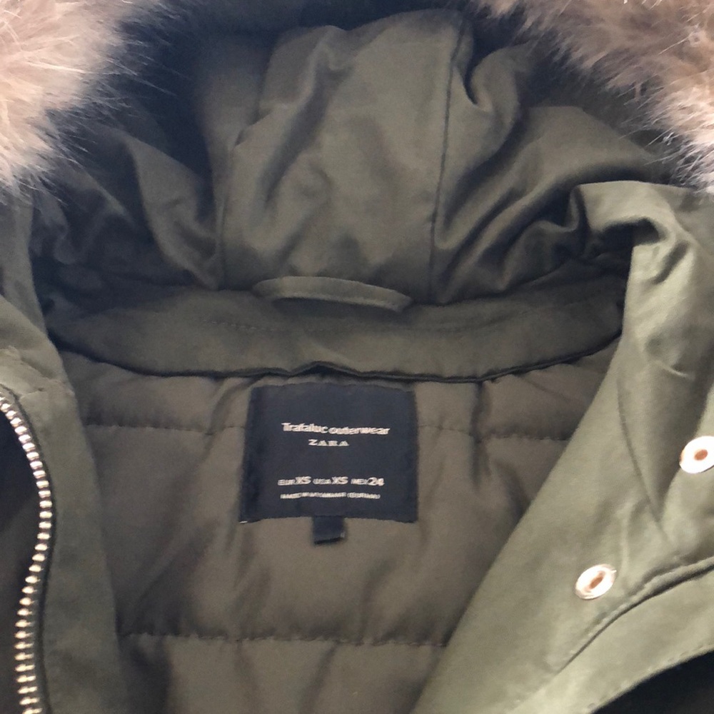 Zara coat with removable lining. Worn twice and still in excellent condition.